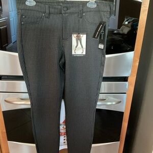 Liverpool Charcoal Pinstripe Leggings, size 8/29, NWT